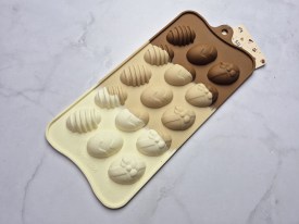 Molde silicona 15 mini huevitos decorados